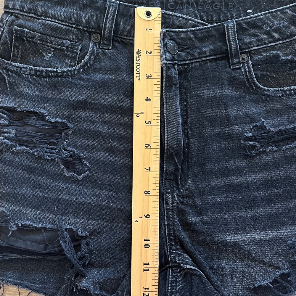 NWT American Eagle Distressed Black Denim Mom Shorts size 4 - Picture 7 of 11